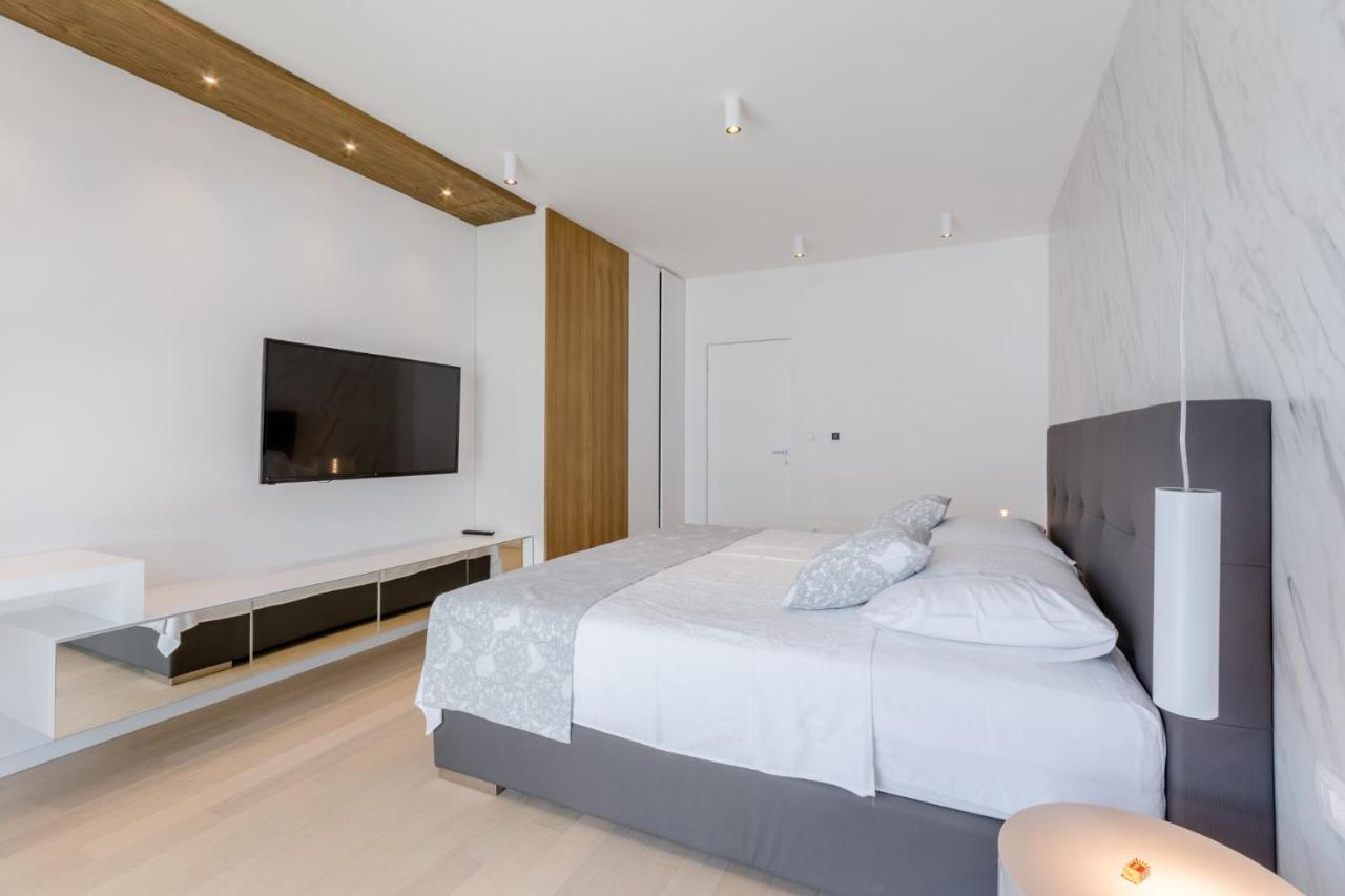 Villa Vitae & Villa Pax Sutivan Room photo